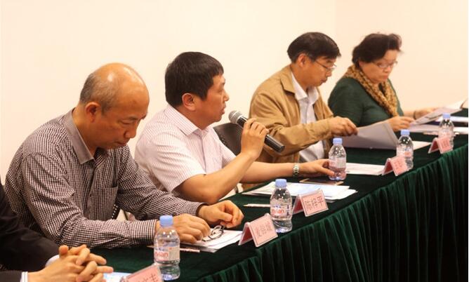 陈梓平院长代表研究院作了“科研工作汇报”