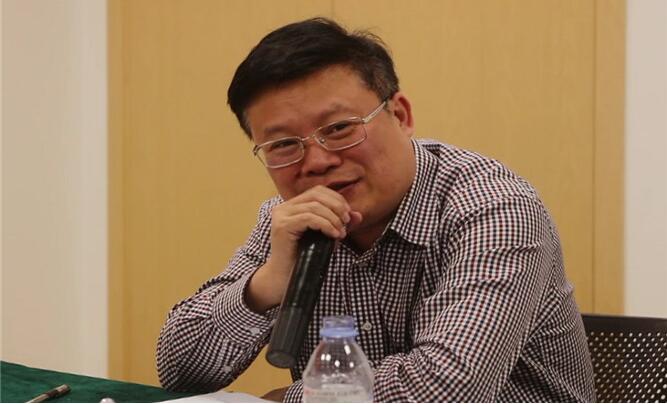 中山大学中山眼科中心副主任曾骏文教授在会上发言