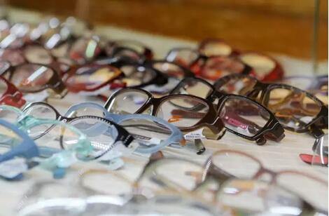 市面上的眼镜如此之多，应如何辨别质量好坏？